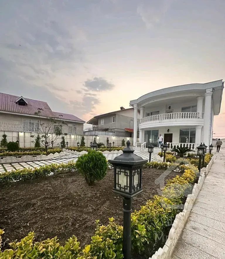 ویلای ۱۰۰۰ متری استخر دار محدوده لاهیجان