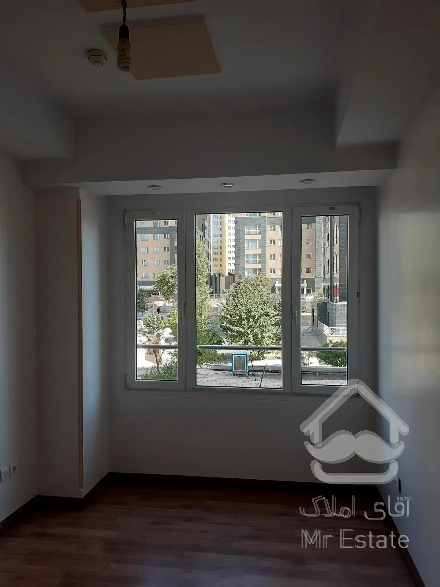 ۱۳۶متر سه خواب خوش نقشه غرق نور دریاچه چیتگر شهرک گلستان غربی