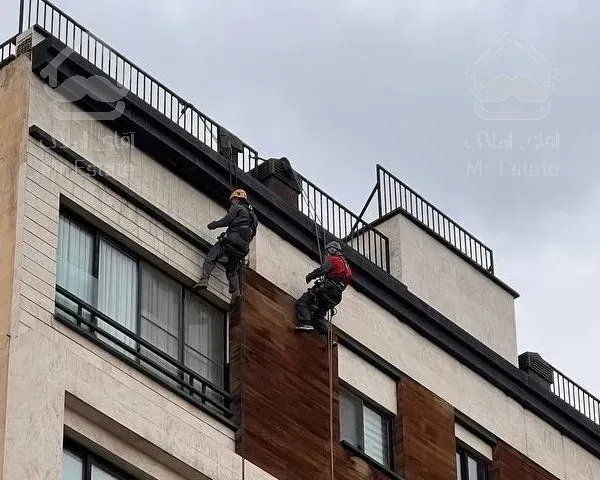 پیچ و رولپلاک نمای ساختمان با راپل طناب شستشو