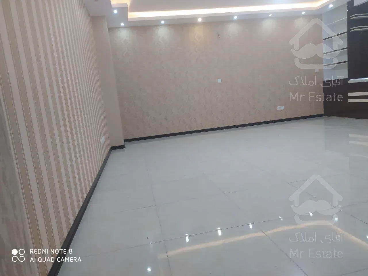 ۹۰ متری / برج ارکیده / دو خواب / دریاچه چیتگر