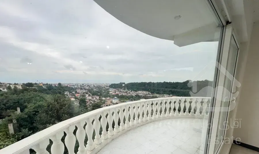 اپارتمان با چشم انداز جنگل و دریا