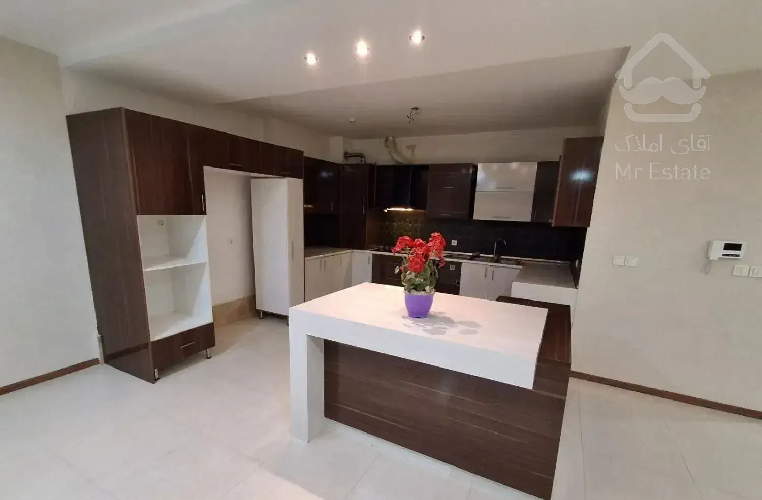 آپارتمان ۱۲۰ متر /فول امکانات / اوایل اقبال