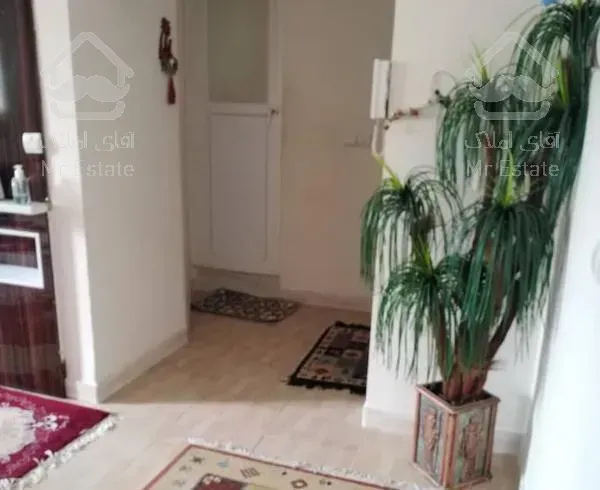 خانه حیاط دار دوطبقه فقط طبقه دوم بفروش میرسه.