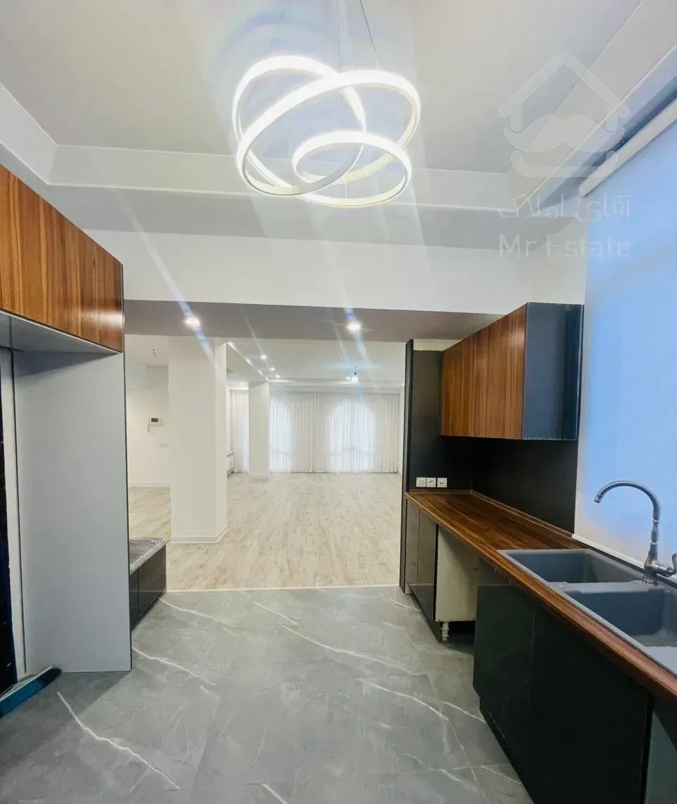 فروش آپارتمان ۱۴۰ متری ۲ خوابه در محمودیه