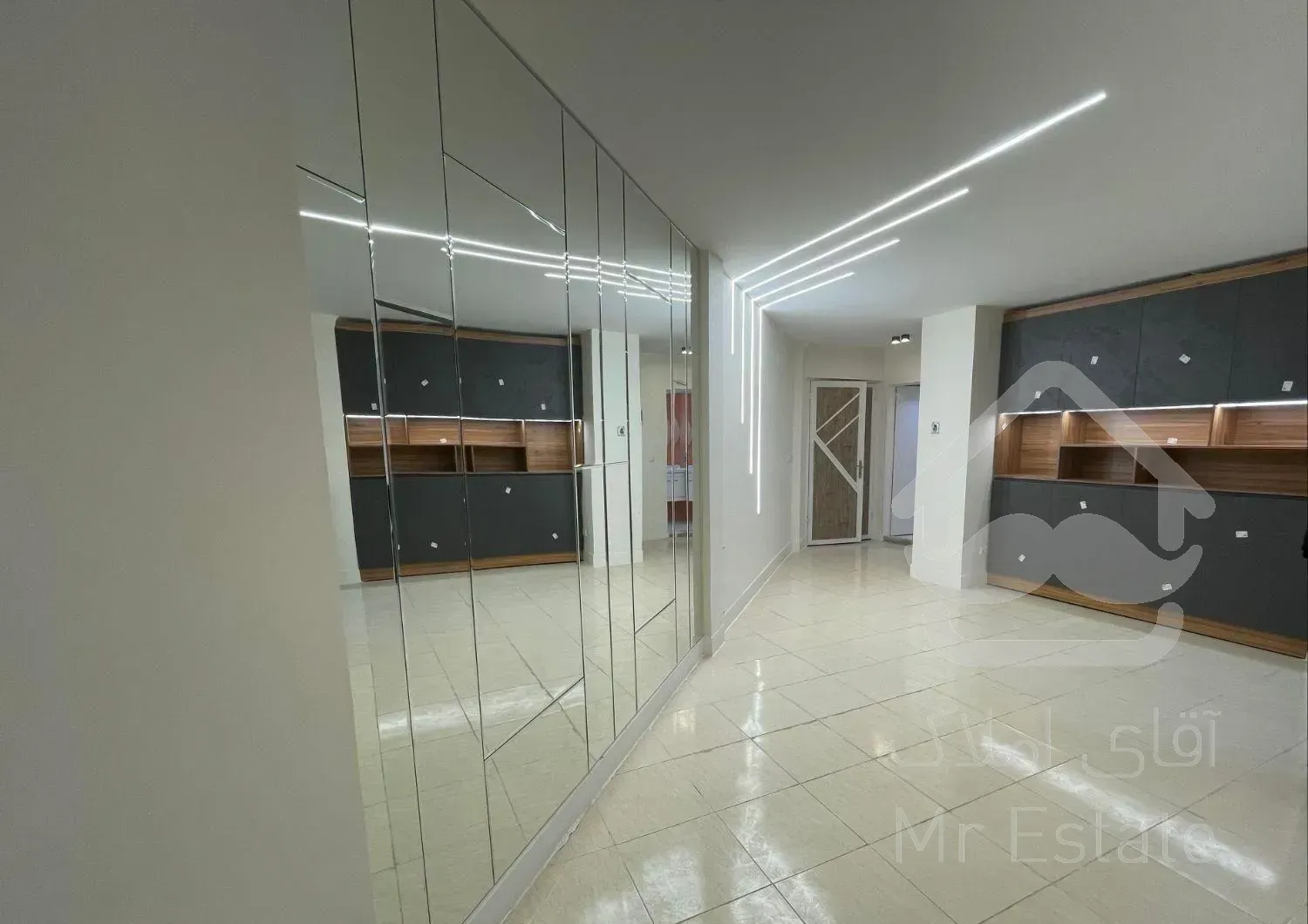 یک واحد آپارتمان در فاز یک شهر صدرا شیراز