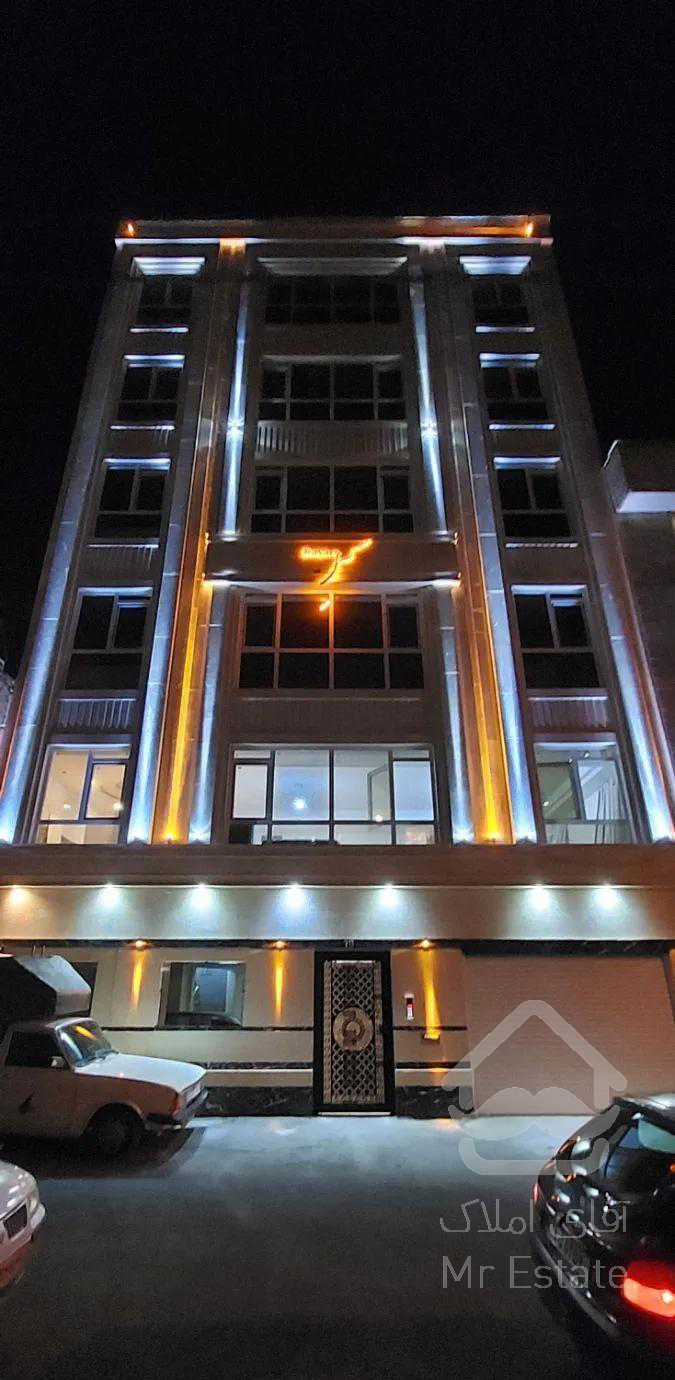 آپارتمان ۱۳۰ متری تک واحدی با تمام امکانات