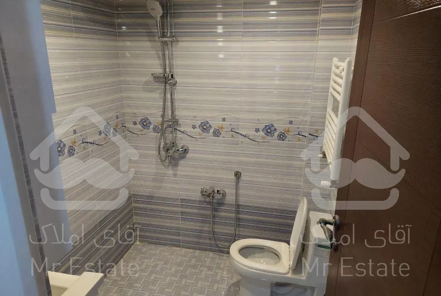 میدان ولیعصر130مترسه خواب کلیدنخورده فول تک واحدی