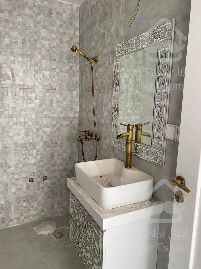 فرمانیه٢٤٠متر٣خواب{سنبل}لابی+مشاعات+٤ساله+٢p