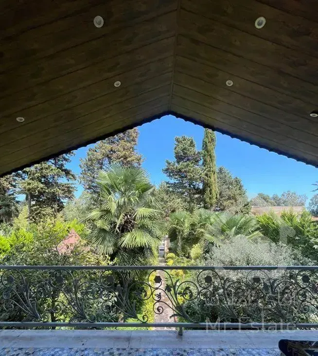 ۴۰۰ متر ویلا دوبلکس/استخر سرپوشیده/حیاط مشجر