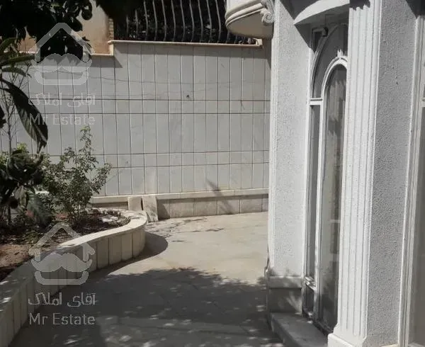 اپارتمان ۲۴۰ متر حیاط اختصاصی