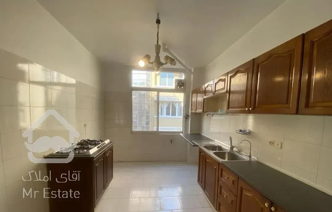 آپارتمان ۱۳۵ متری سه خواب تک واحدی