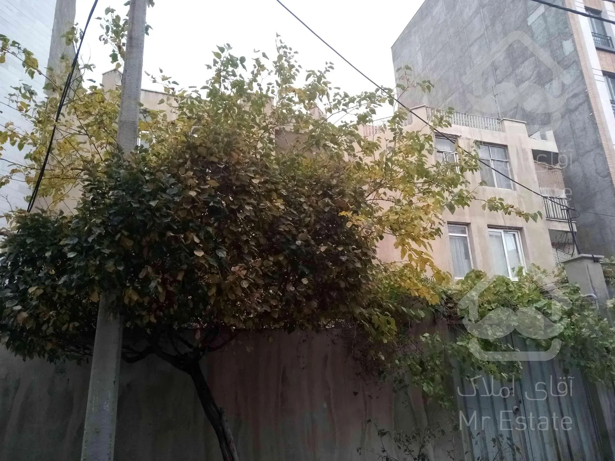 پونک اشرفی اصفهانی ۲۱۰متر ویلایی