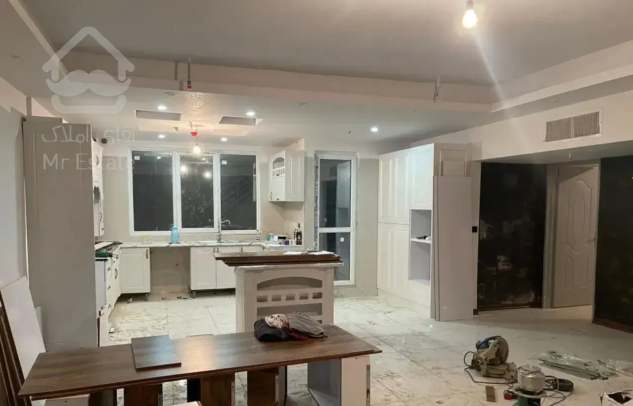 واحد ۱۳۰ متری شیک و زیبا برج یاس