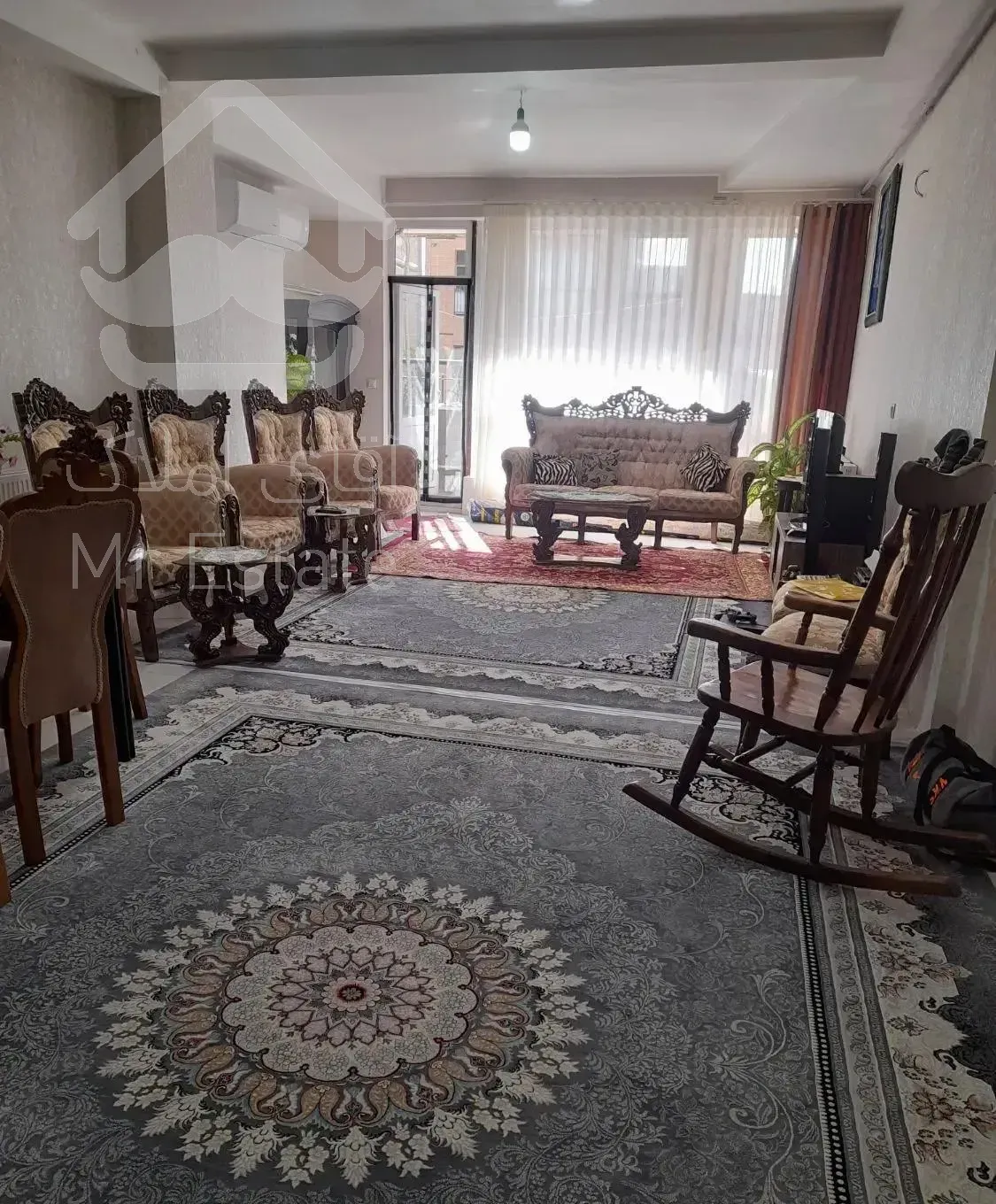 ۱۰۳ متری عباسیه جولان، وام دار