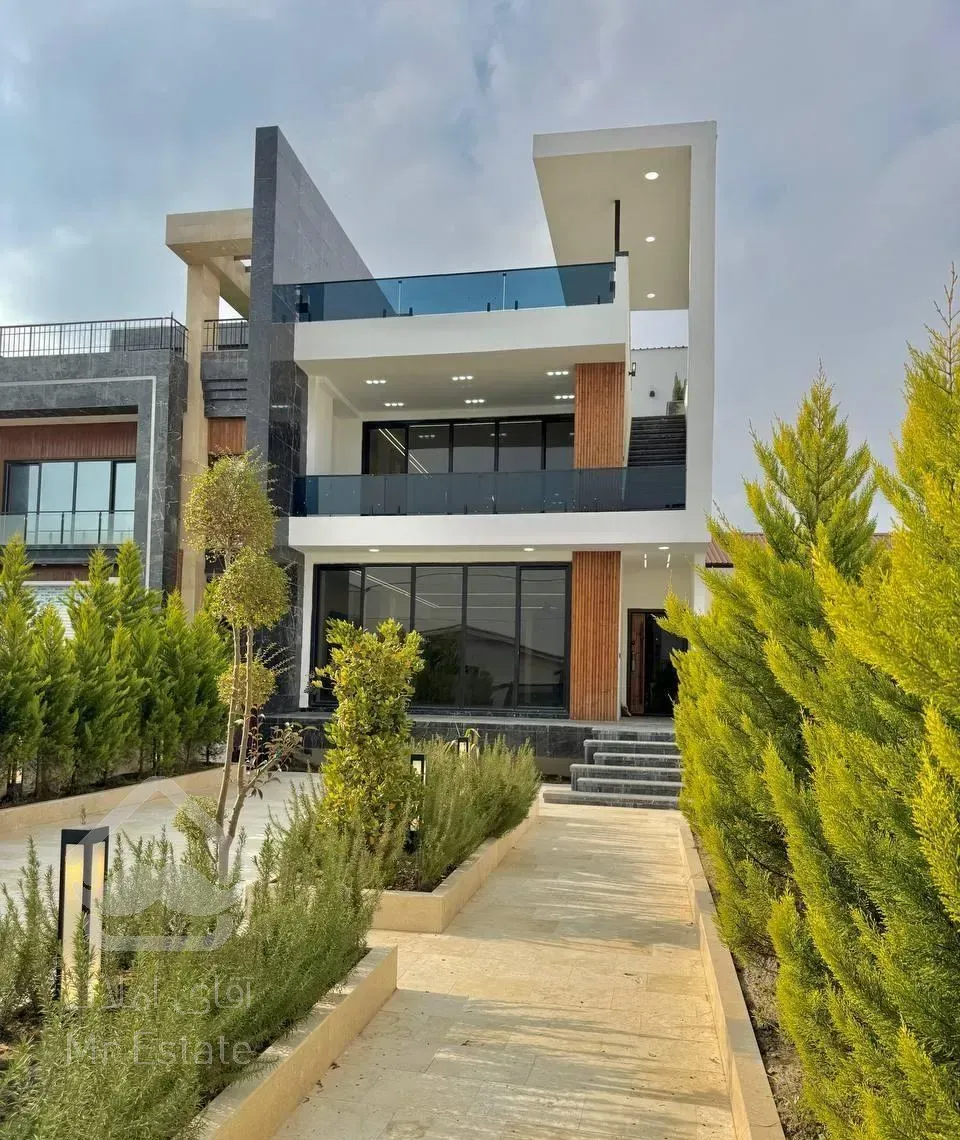 ۳۲۰ متری استخرداخلی روف گاردن با ویو جنگل