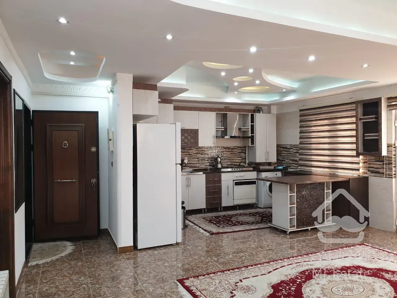 فروش باغ ویلا ۱۴۰۰متر /درسه طبقه/استخر داخل ویلا /فول امکانات