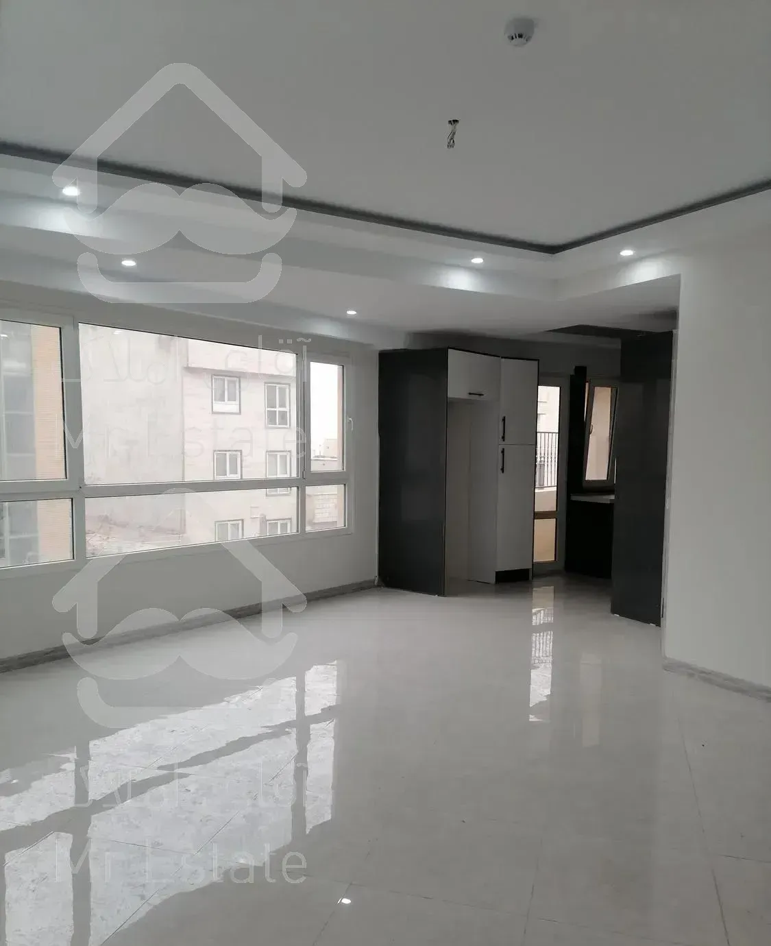 ۸۷ متر دو خواب ، قلهک