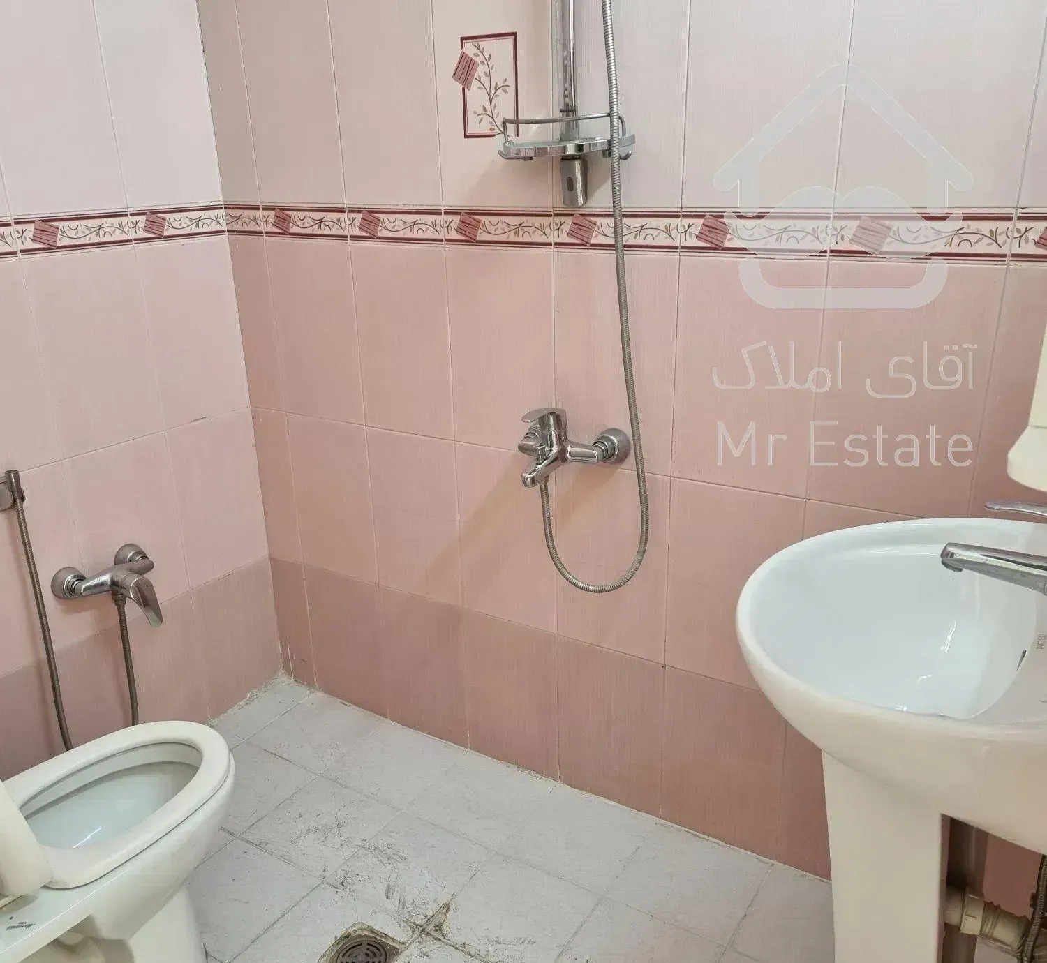 ۱۵۵ متر سه خوابه ازگل **برج گل رز**