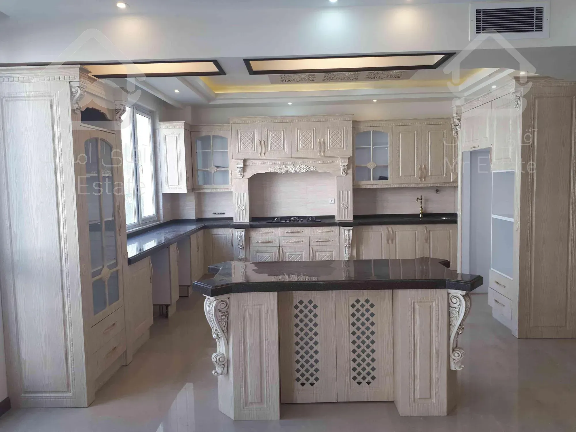 ۲۲۰ متر ۴ خواب کاشانی