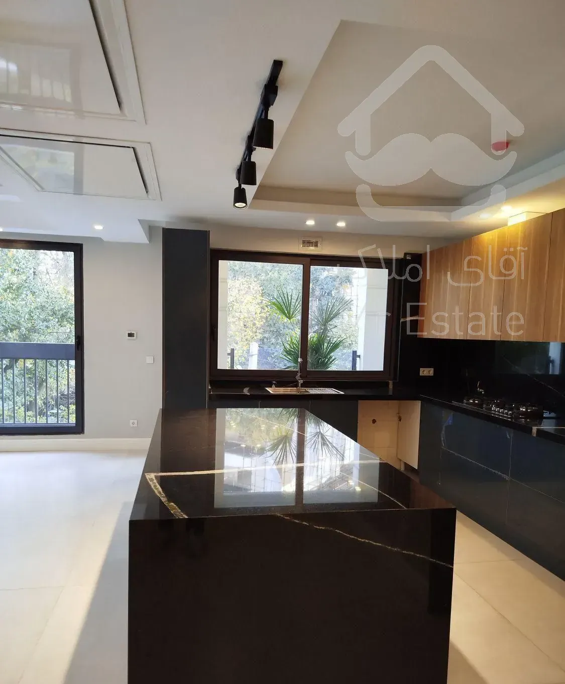 فروش آپارتمان ۱۵۰ متری مدرن در آجودانیه فرعی دنج