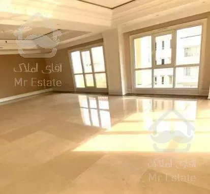 فرشته ۳۰۰ متر