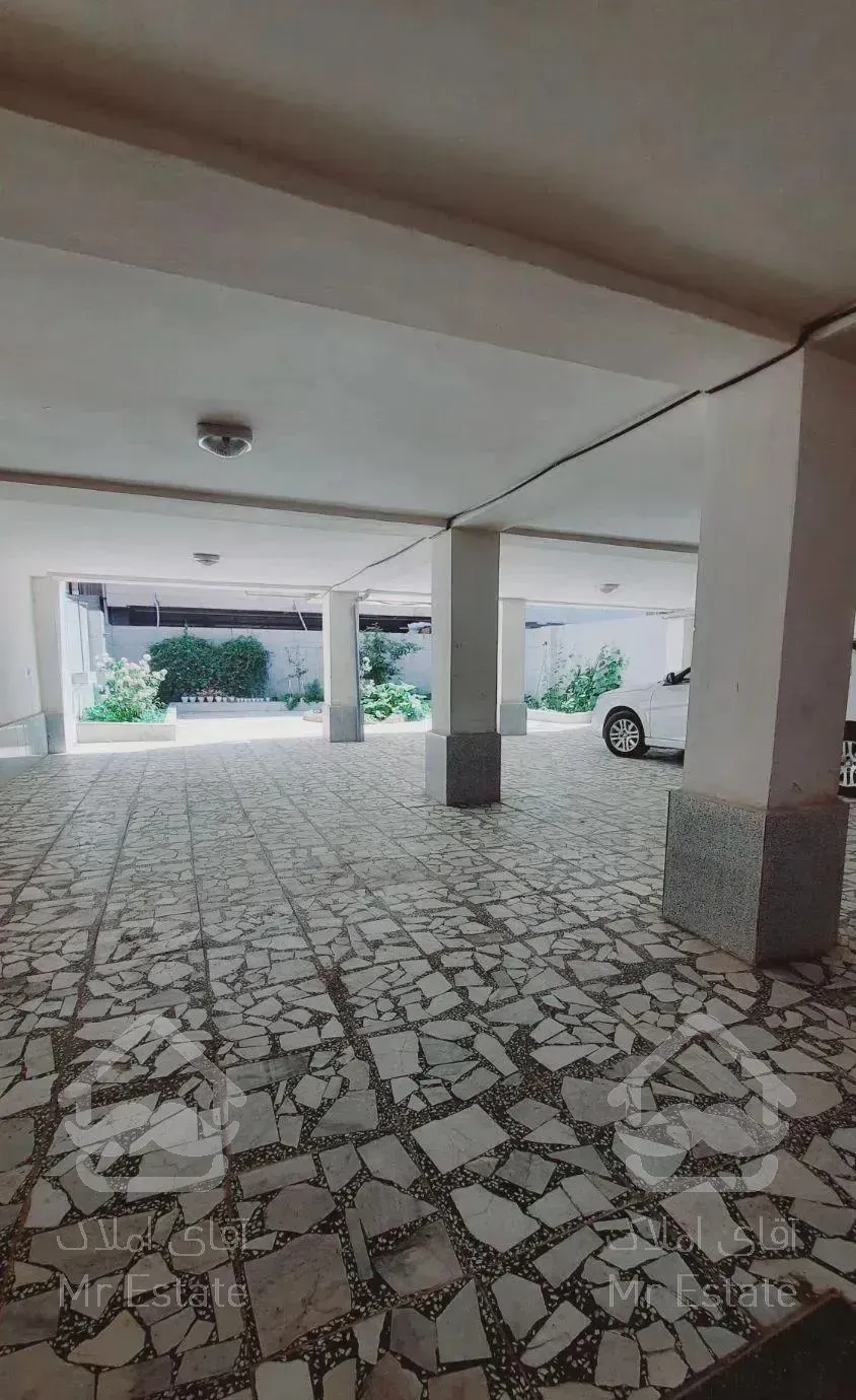 یک واحدبزرگ نزدیک دریا و بازارچه