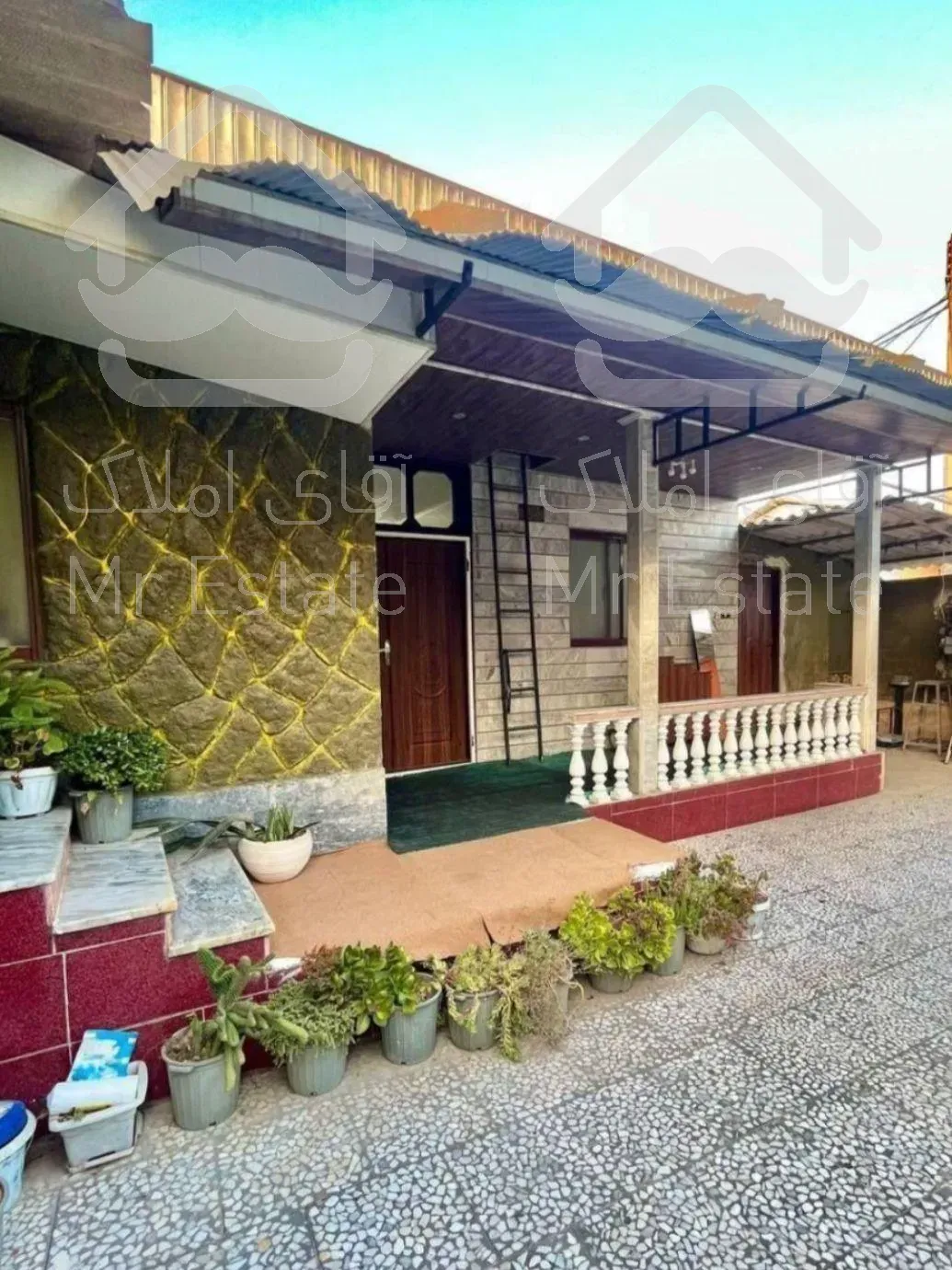 ویلا ۴۰۰ متری،اوایل محل ،۲۰ متر بر ،سه نبش،