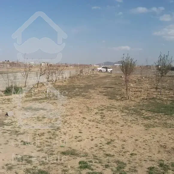 زمین بایر دو نبش