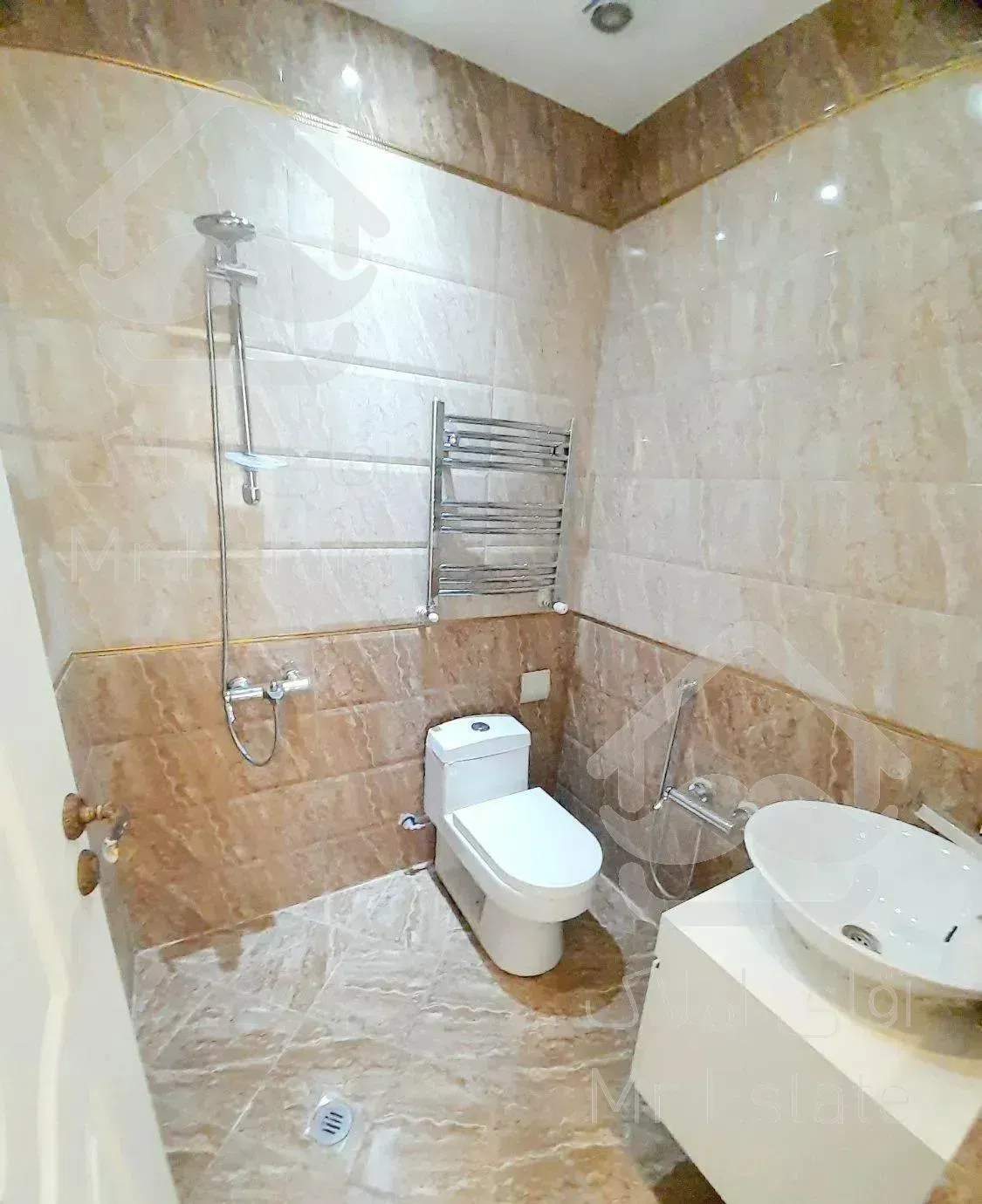 ۱۴۰ متر / حکمت/ خوش نقشه/کم سن /