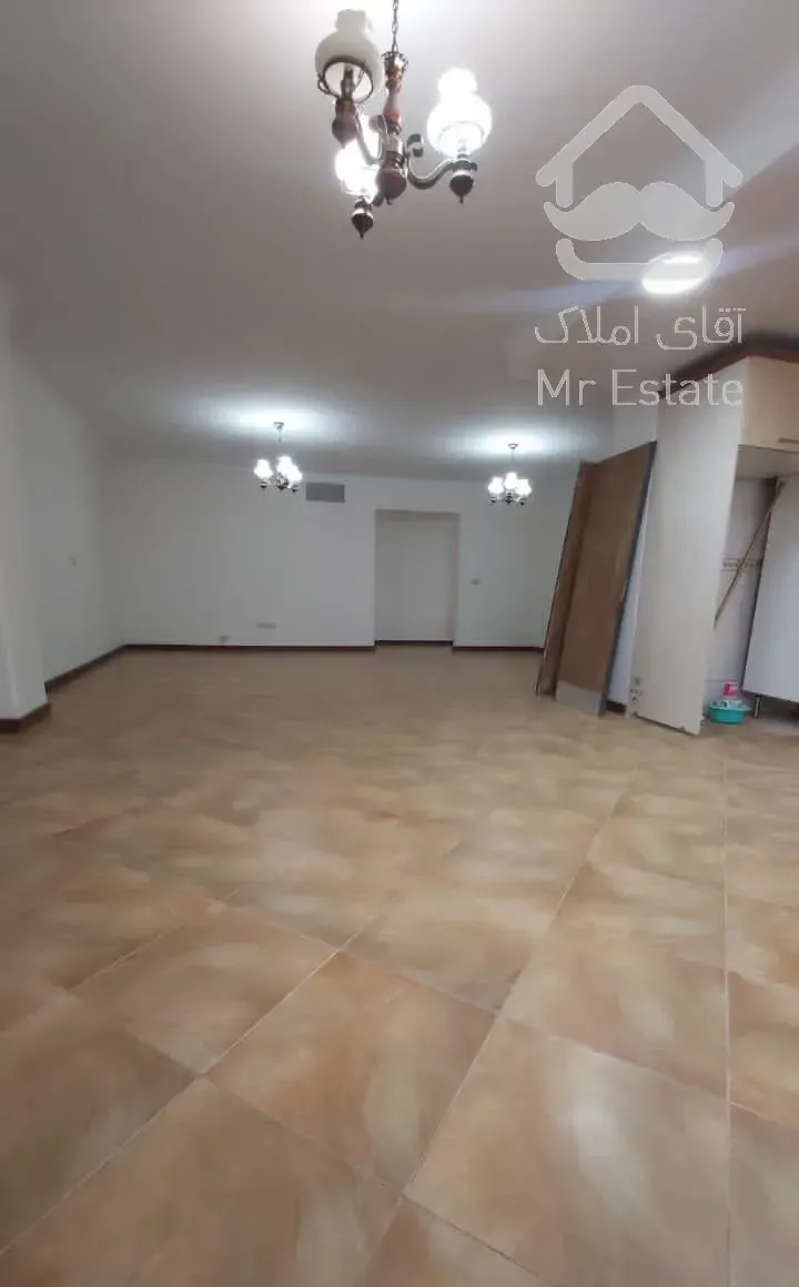 آپارتمان ۱۴۲ متری ۳ خواب طبقه اول