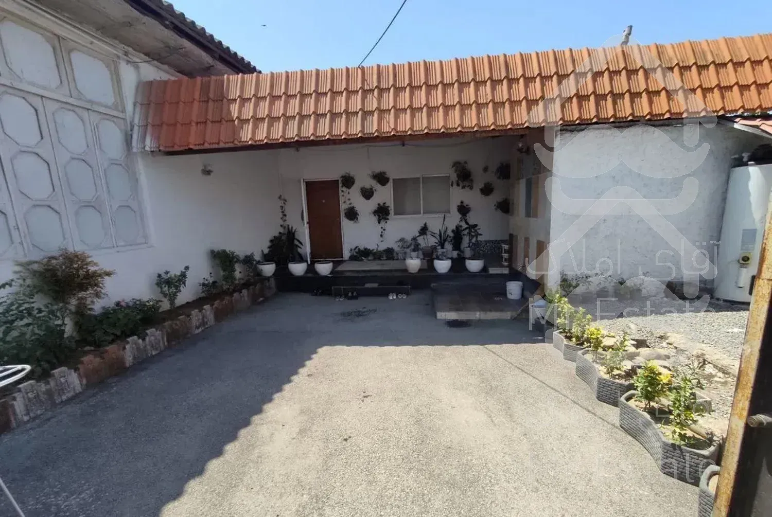 ویلاباسند/200متری/همکف/حیاط دار