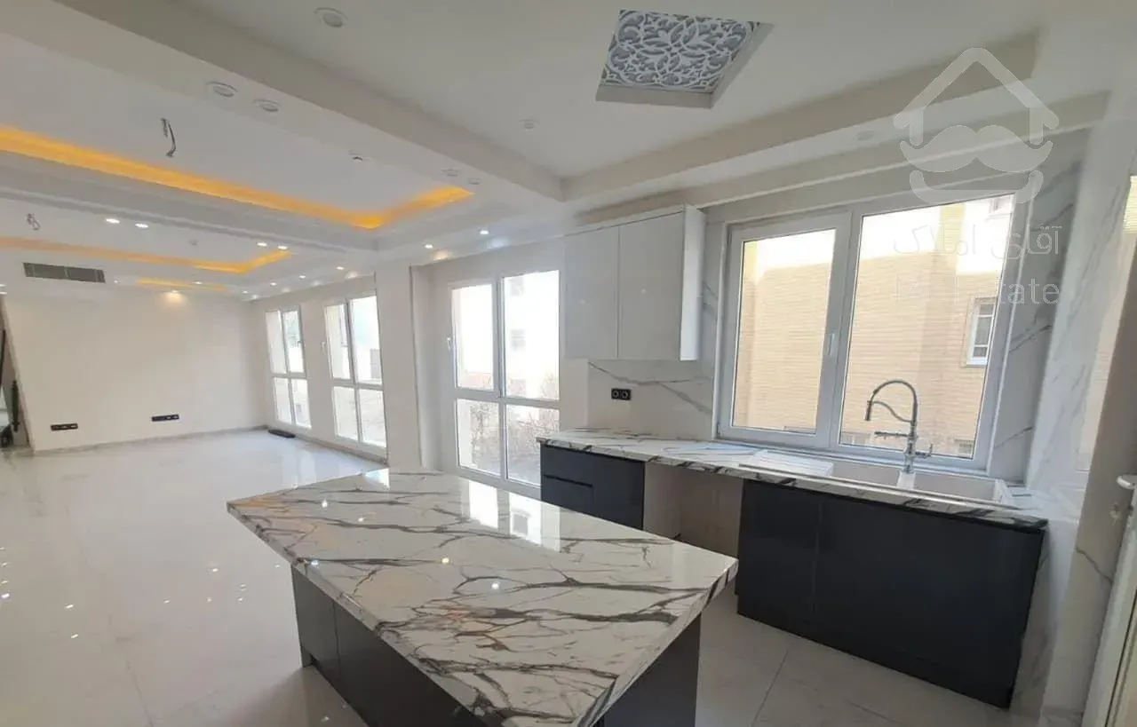 ۱۳۵ متر خوش ساخت و پر نور۳ خوابه لوکیشن خوب قیطریه