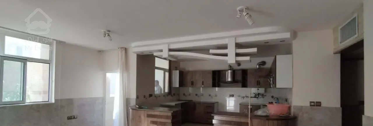 آپارتمان 100 متری تمیز، دو خواب، طبقه اول، منظریه