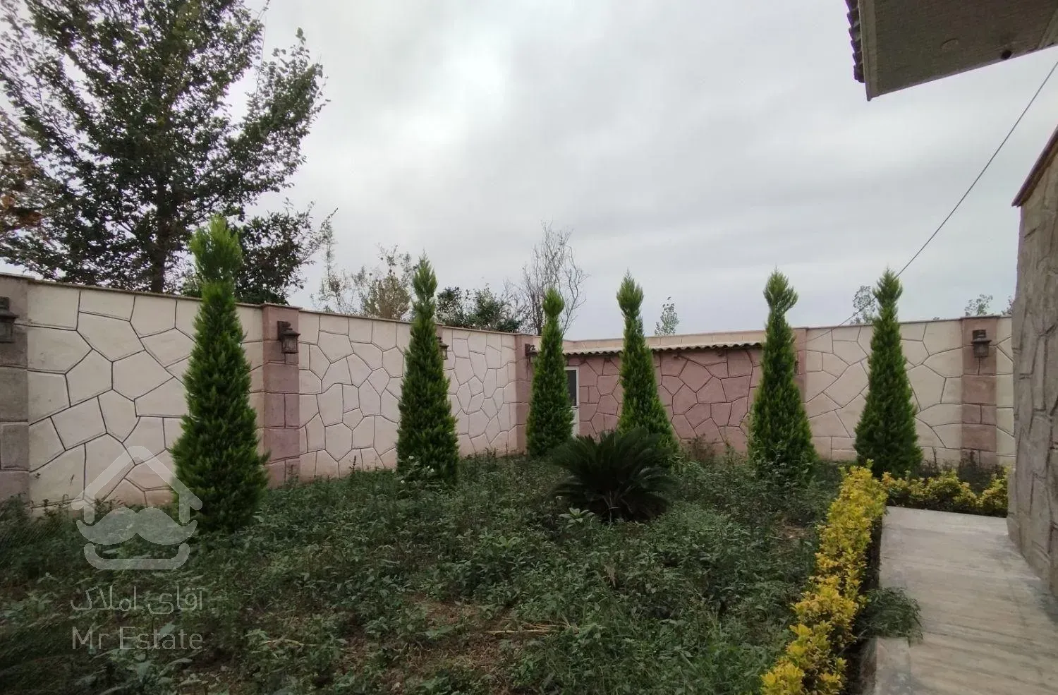 ویلا باغ به مساحت1000متردارای سندتک برگ