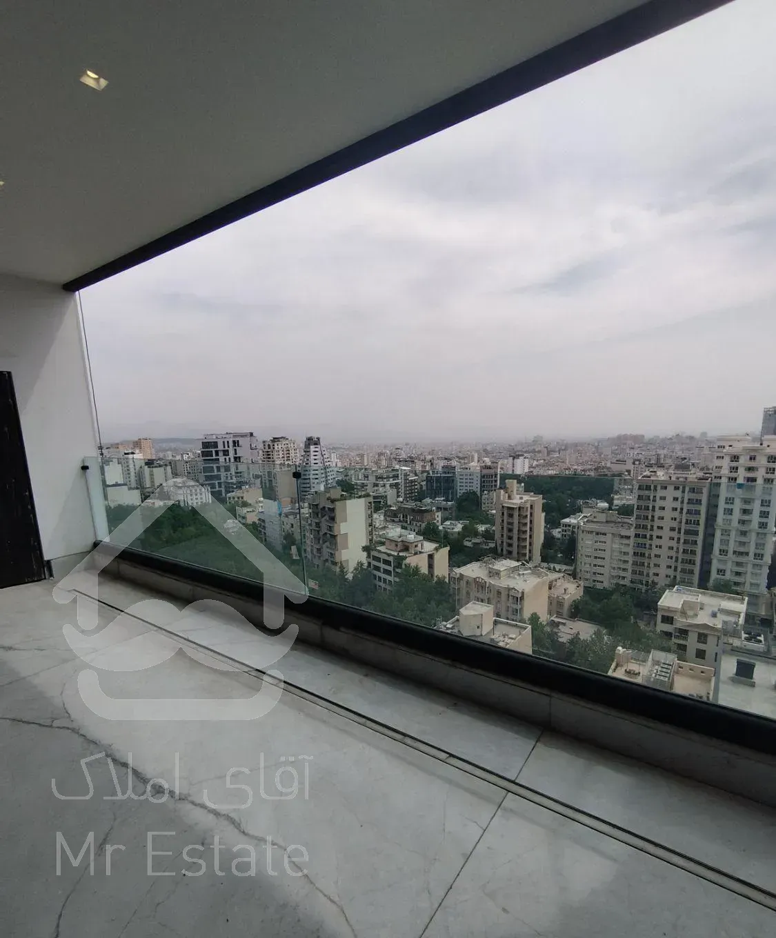 نیاوران 318 متر کلید نخورده فول مشاعات/تاپ لوکیشن