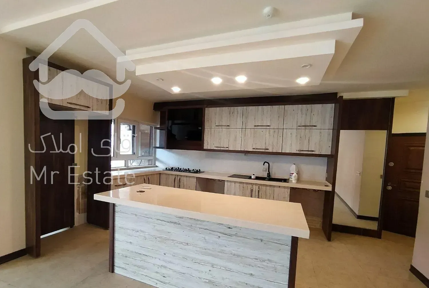 طبقه چهارم، ویو ابدی کوه، بر‌ اصلی شیخ زاهد