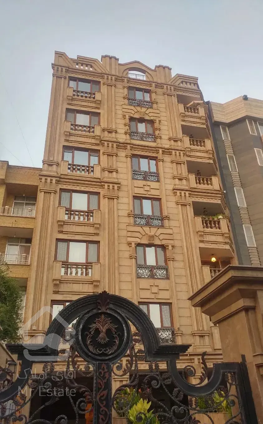 شمال بیستون۱۴۳متر ۳خواب ،۱۶ساله