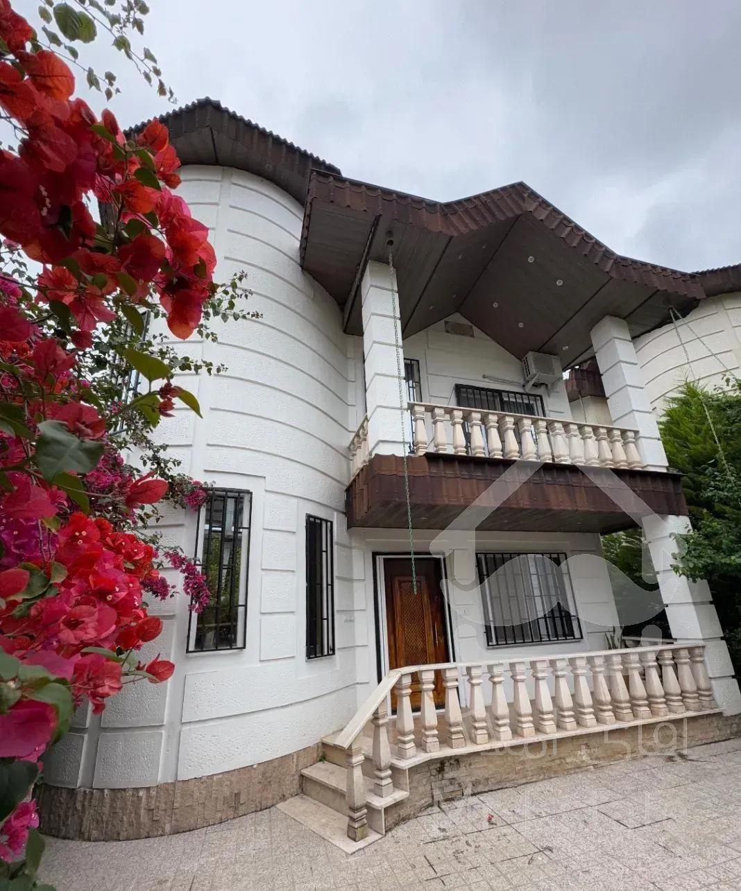 ویلاباغ جنگلی *مبله با طراحی کلاسیک / آماده سکونت