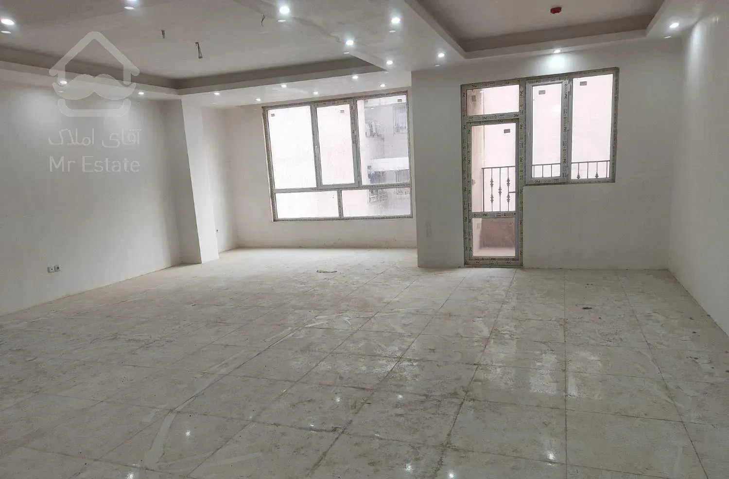 آپارتمان ۱۳۰ متری روبه روبه نما کلید نخورده