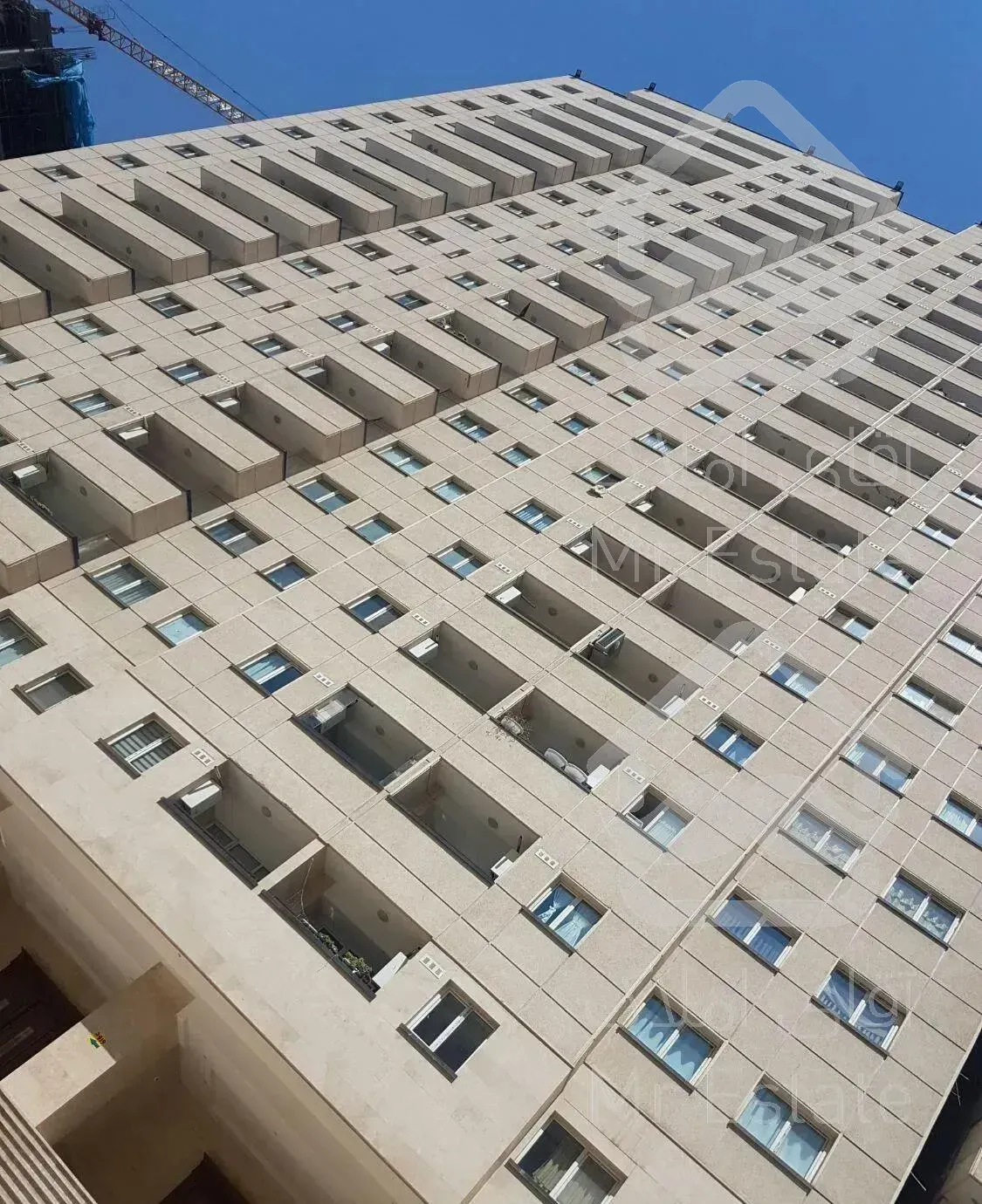 آبشار ۱۳۲ متر نوساز   متریال