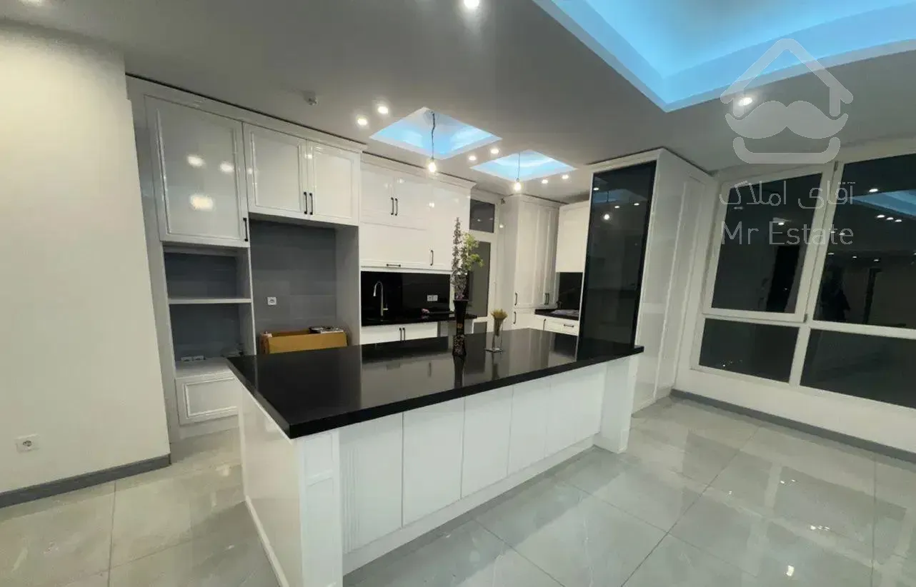 ۸۸مترنوساز کلید نخورده فول امکانات فلکه اول صادقیه