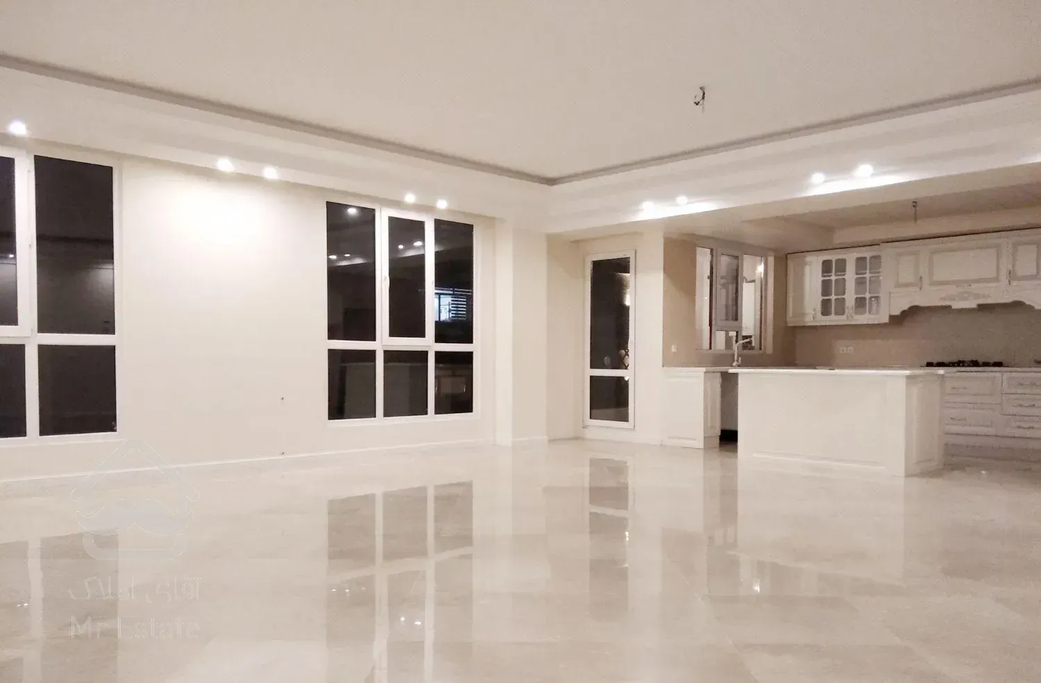 «۱۶۰ متر/ سه خواب/ فول امکانات»