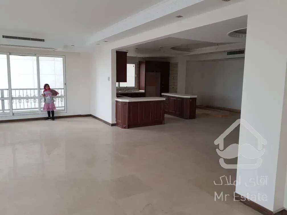 رهن و اجاره آپارتمان ۲۱۵ متری ۴ خوابه نیاوران