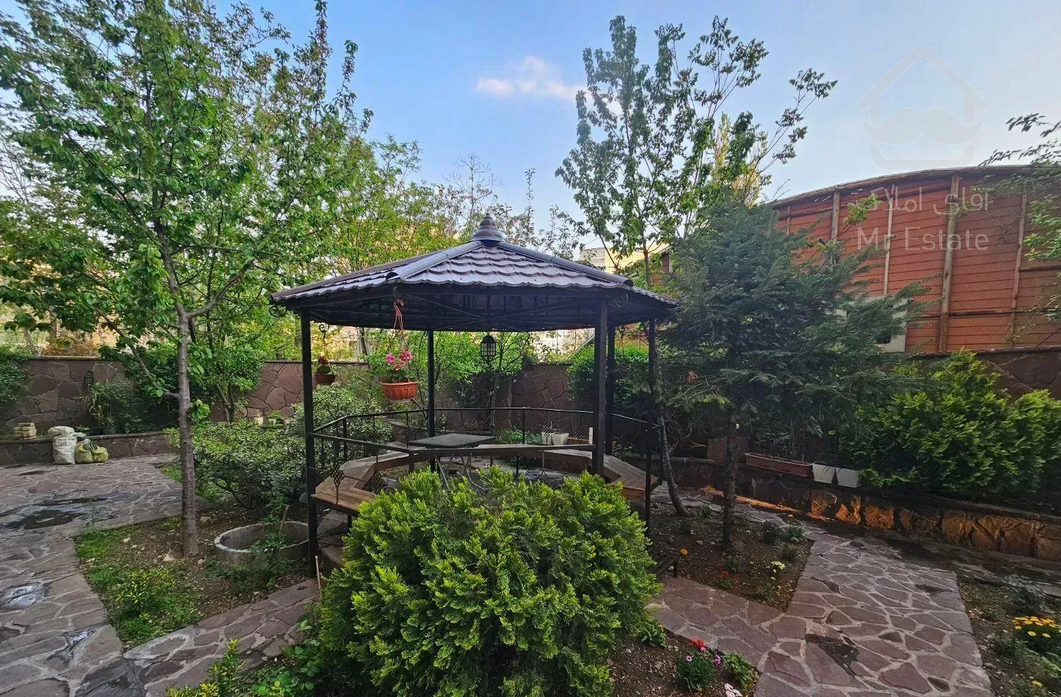 102 متر بلوار اوشان هیاهوی باغ و پرنده و رقص نور