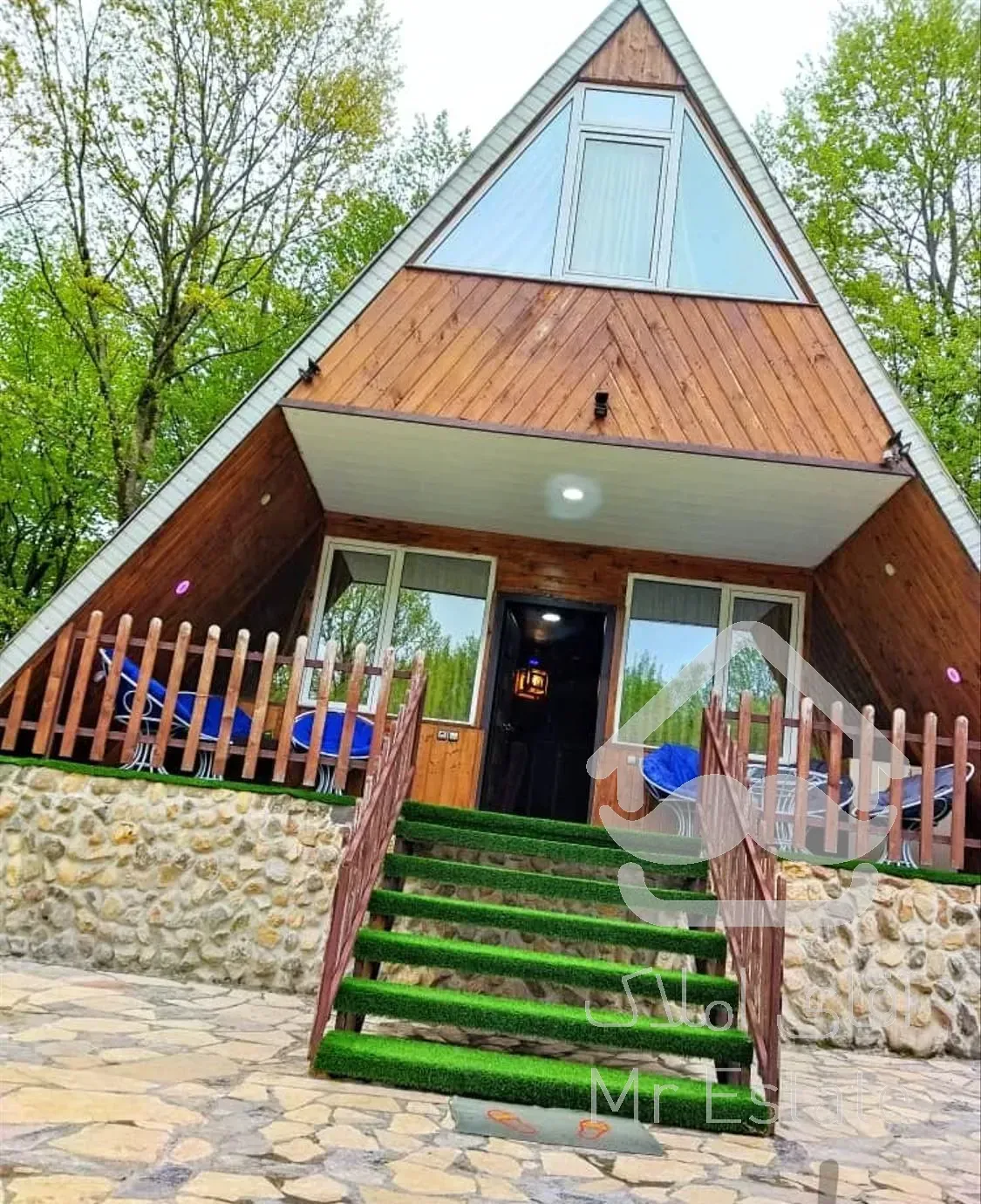 ویلا سوئیسی استخر دار حیران