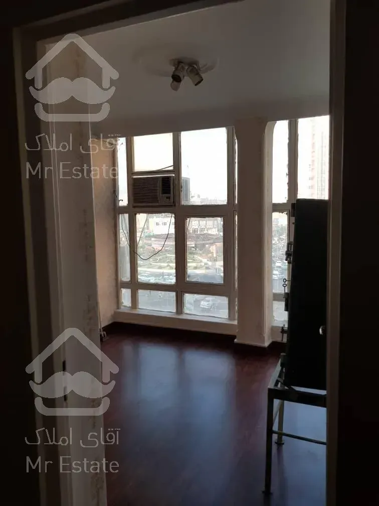 ۵۷ متر اداری فلکه دوم صادقیه