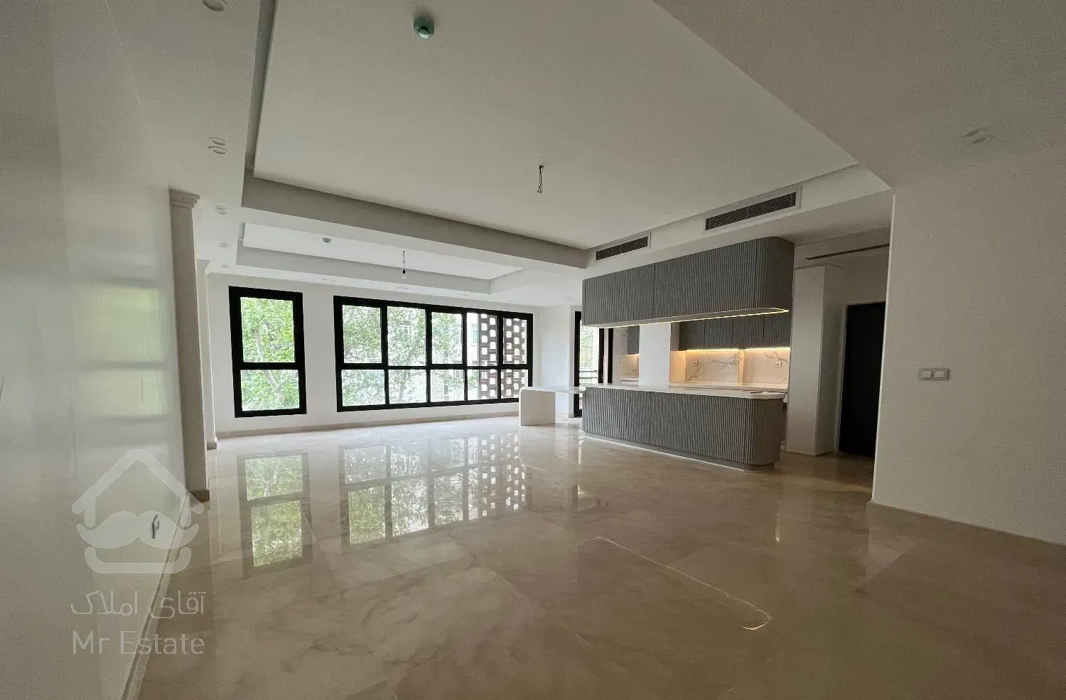 ۱۵۰متر ۳خواب/پاسداران قبا/تکواحدی/نور جنوبی/بالکن