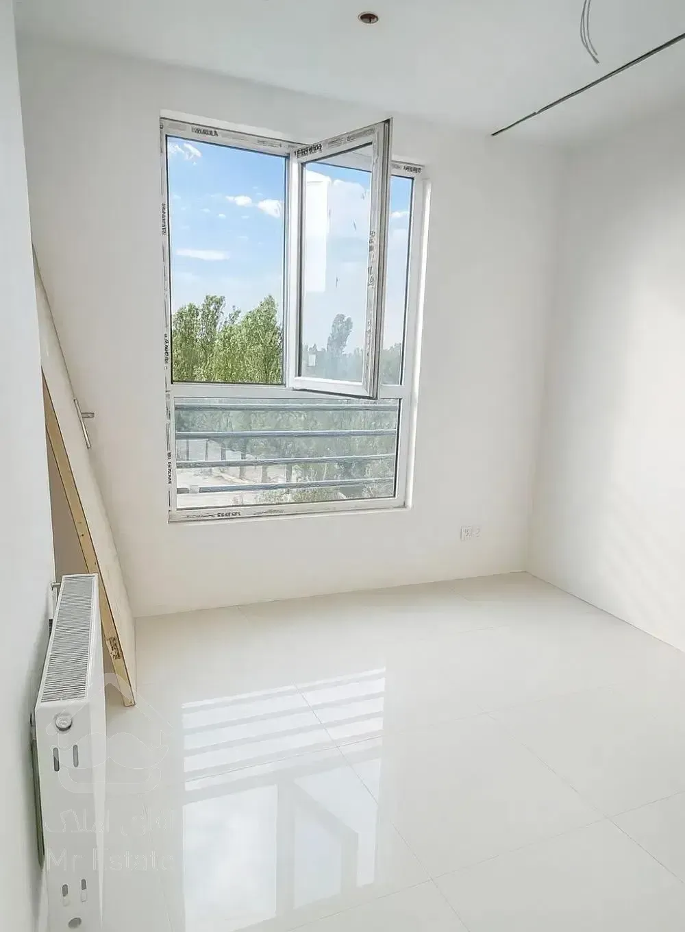 آپارتمان نوساز + وام 350 میلیون تومانی