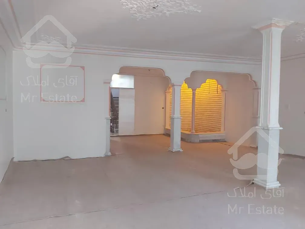 خانه‌ی سه طبقه