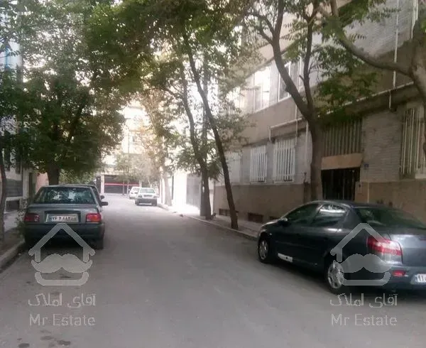 آپارتمان ۱۰۰ متری طبقه ششم پرده خور